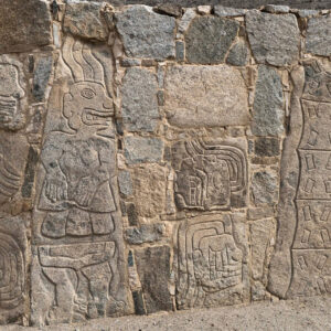 Vista de los petroglifos de Cerro Sechín